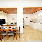 Martha's Апартаменти