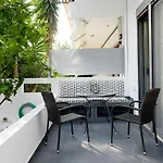 Martha's Apartament *